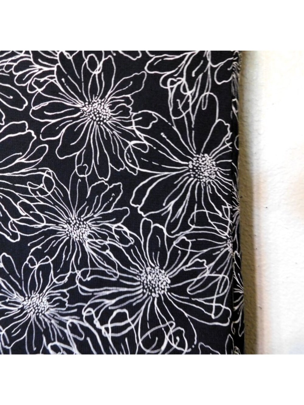 Laura Scott Floral Skirt L 14-16 Black White Lined Elastic Waist Lightweight - Picture 3 of 5